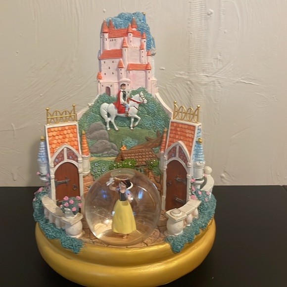 Disneyland Exclusive 3 in 1 Musical Snow Globe Aurora, Cinderella and Snow White - Picture 6 of 11